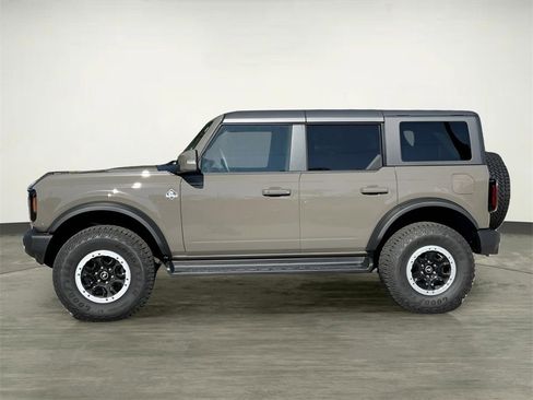 Certified 2025 Ford Bronco Outer Banks w/ Sasquatch Package image 3