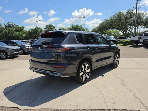 Used 2025 Mitsubishi Outlander SE FWD image 8