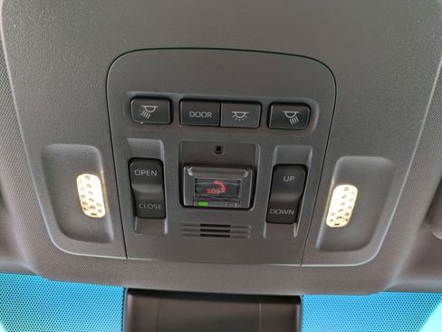 Used 2022 Toyota Avalon XLE w/ Moonroof Package image 14