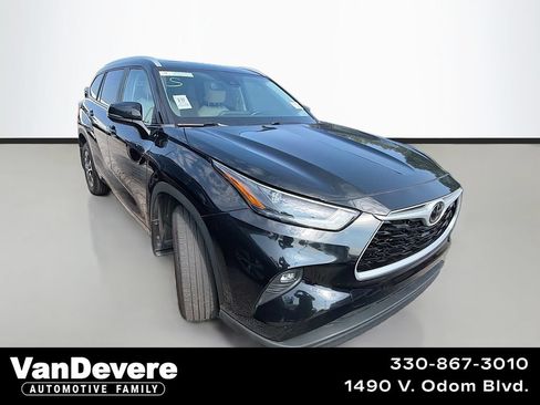 Used 2023 Toyota Highlander XLE AWD/4WD image 1