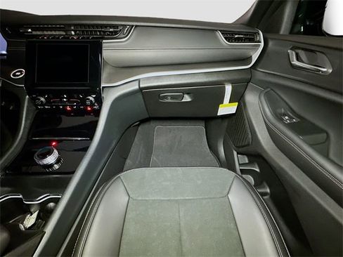 New 2025 Jeep Grand Cherokee 4WD image 26