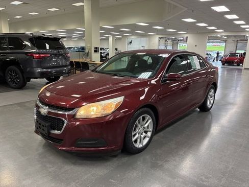 Used 2015 Chevrolet Malibu LT w/ Power Convenience Package FWD image 3