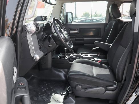 Used 2014 Toyota FJ Cruiser 4WD image 17