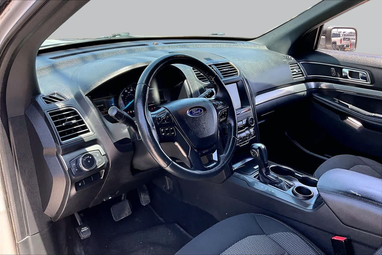 Used 2019 Ford Explorer XLT w/ Equipment Group 201A FWD image 17