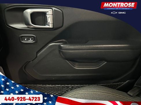 Used 2024 Jeep Wrangler Unlimited w/ Convenience Group AWD/4WD image 12