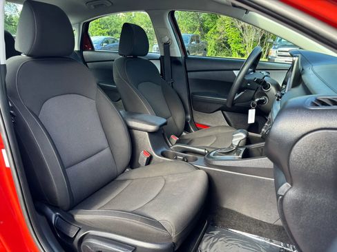 Used 2022 Kia Forte LXS w/ LXS Technology Package FWD image 18