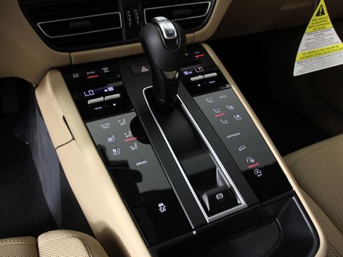 New 2026 Porsche Macan image 14