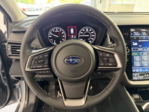 Used 2025 Subaru Outback Premium AWD/4WD image 17