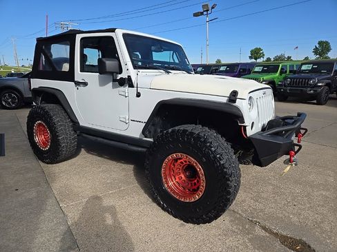 Used 2017 Jeep Wrangler Rubicon w/ Power Convenience Group AWD/4WD image 12