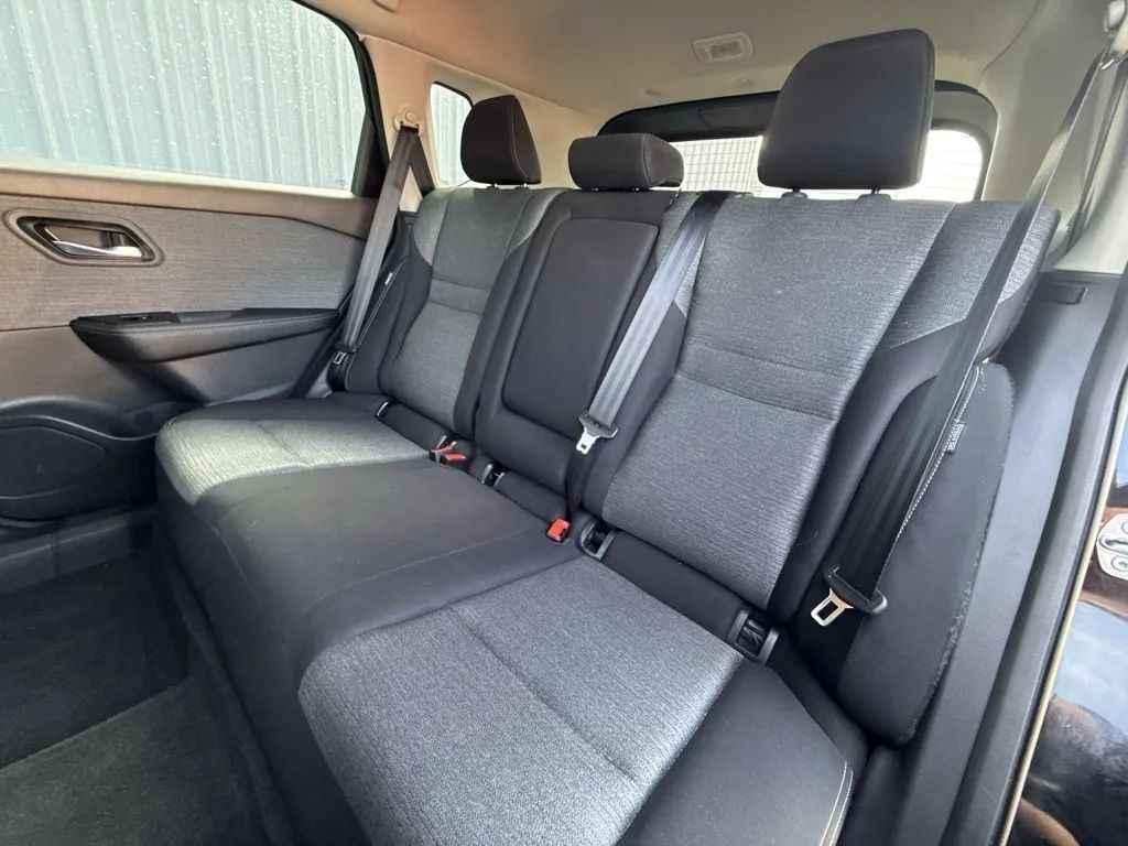 Used 2023 Nissan Rogue SV AWD/4WD image 9