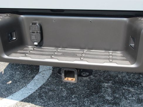 Used 2023 Nissan Frontier PRO-4X w/ Pro Convenience Package AWD/4WD image 39
