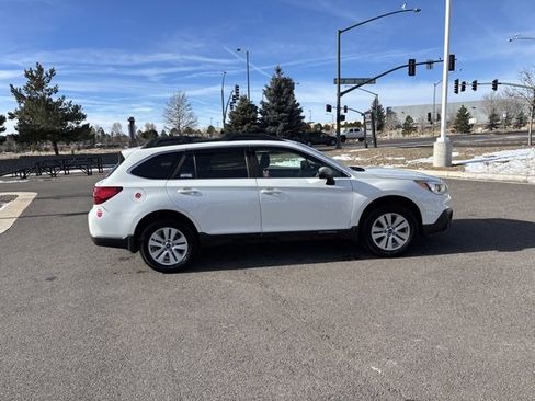Used 2017 Subaru Outback 2.5i Premium image 2
