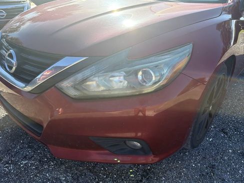 Used 2017 Nissan Altima 2.5 SR w/ Midnight Edition Package FWD image 8