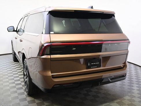 New 2026 Lincoln Navigator L Black Label AWD/4WD image 4