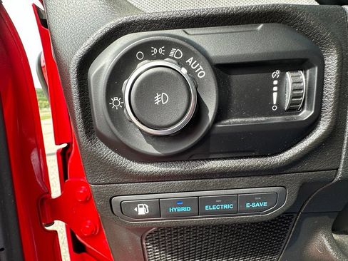 Used 2024 Jeep Wrangler Unlimited AWD/4WD image 24