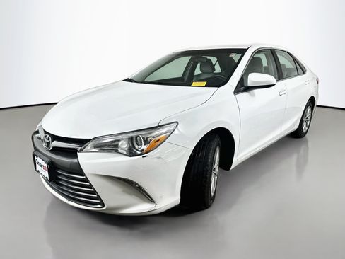 Used 2016 Toyota Camry LE FWD image 3