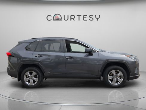 Certified 2022 Toyota RAV4 LE image 6