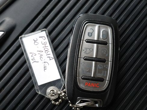 Used 2020 Chrysler Pacifica Limited image 38