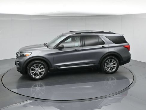 Certified 2021 Ford Explorer XLT w/ Equipment Group 202A RWD image 48