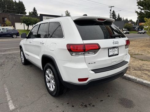 Used 2020 Jeep Grand Cherokee Laredo image 3