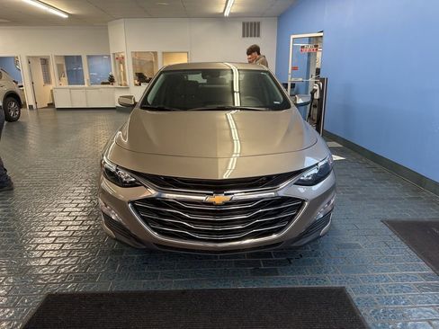 Used 2025 Chevrolet Malibu LT FWD image 13