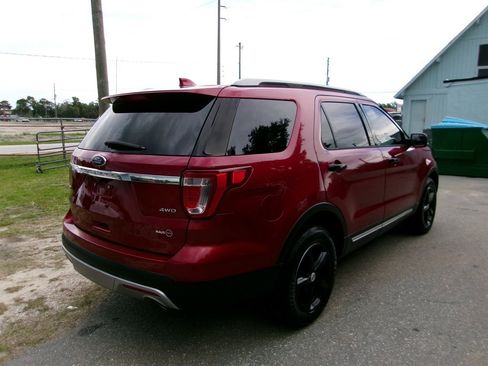 Used 2017 Ford Explorer XLT AWD/4WD image 7