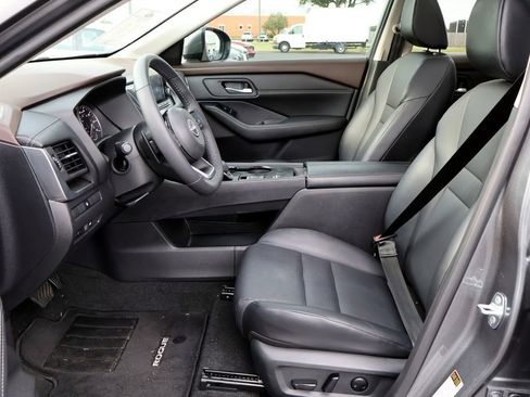 Used 2023 Nissan Rogue SV w/ SV Premium B Package FWD image 29