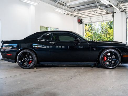 Used 2019 Dodge Challenger SRT Hellcat Redeye image 5