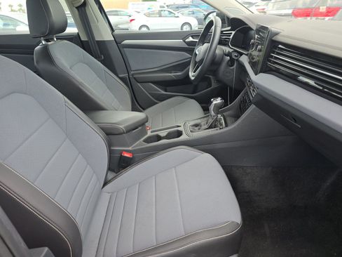 Used 2025 Volkswagen Jetta SE FWD image 11