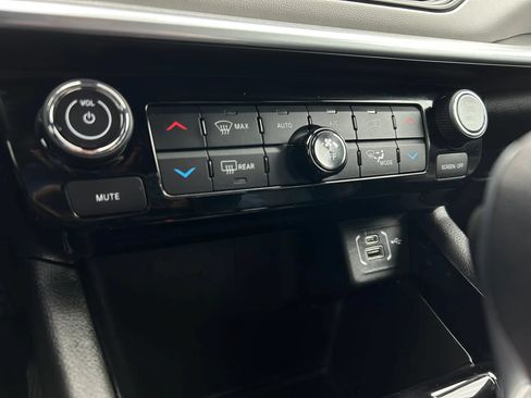 Used 2025 Jeep Compass Limited AWD/4WD image 19