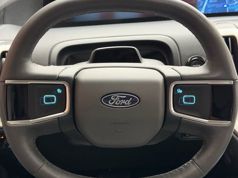 Used 2025 Ford Expedition Active image 10