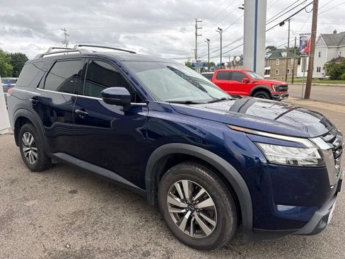 Used 2022 Nissan Pathfinder SL w/ Cargo Package AWD/4WD image 4