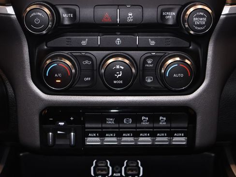 Used 2022 RAM 2500 Big Horn w/ Level C Equiment Group AWD/4WD image 31