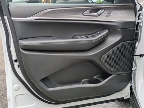 New 2025 Jeep Grand Cherokee Limited w/ Trailer Tow Package image 12