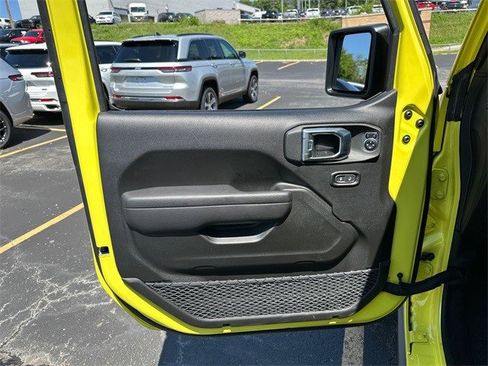 Used 2023 Jeep Gladiator Rubicon w/ LED Lighting Group image 32