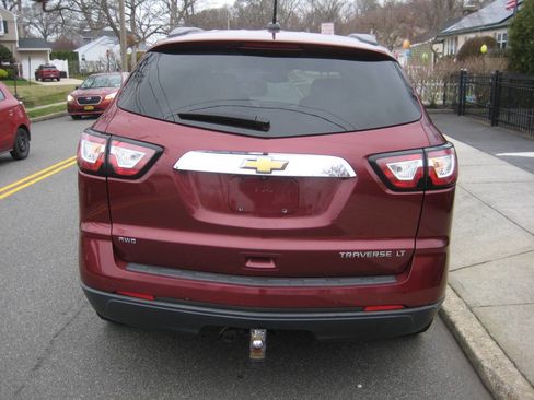 Used 2016 Chevrolet Traverse LT w/ Style and Technology Package AWD/4WD image 6