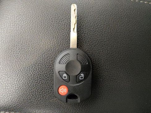 Used 2017 Ford Escape SE image 32