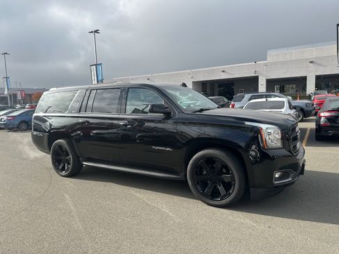 Used 2019 GMC Yukon XL SLT w/ Graphite Performance Edition image 2