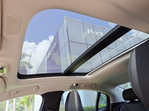 Used 2021 Volvo S60 T5 Momentum w/ Premium Package image 6