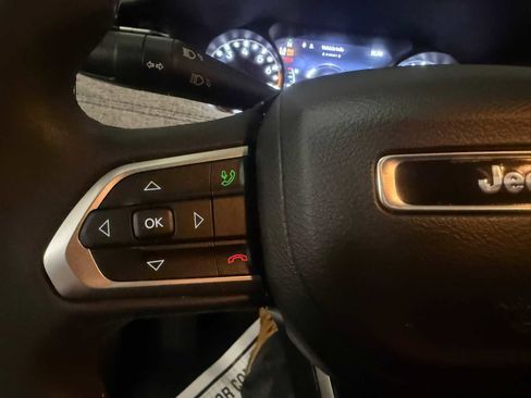 Used 2023 Jeep Compass Latitude image 29