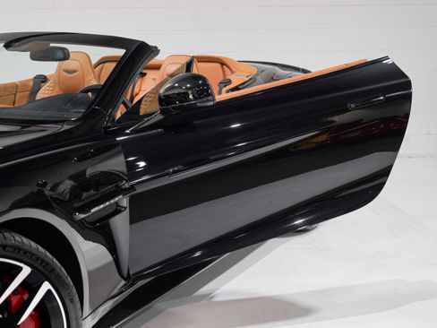 Used 2017 Aston Martin Vanquish Volante RWD image 34