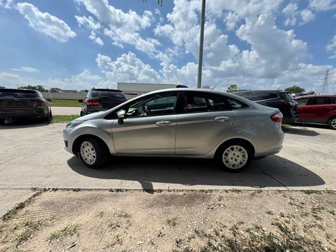 Used 2019 Ford Fiesta S FWD image 9