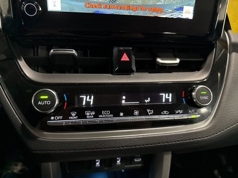 Used 2023 Toyota Corolla Cross XLE image 12