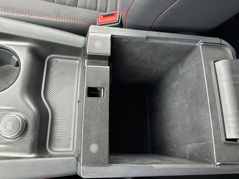 Used 2025 Ford Explorer ST-Line w/ ST-Line Street Pack image 34