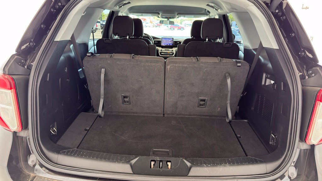 Used 2023 Ford Explorer XLT AWD/4WD image 42