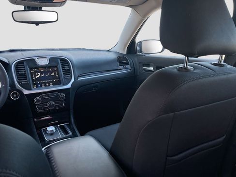 Used 2023 Chrysler 300 Touring w/ Sport Appearance Package image 21