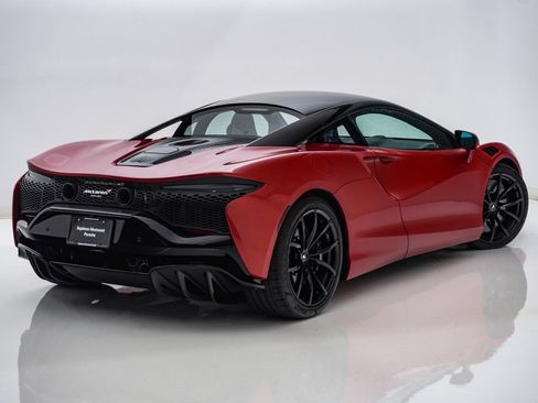 Used 2023 McLaren Artura RWD image 12