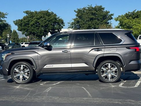 Used 2023 Toyota Sequoia Capstone AWD/4WD image 7