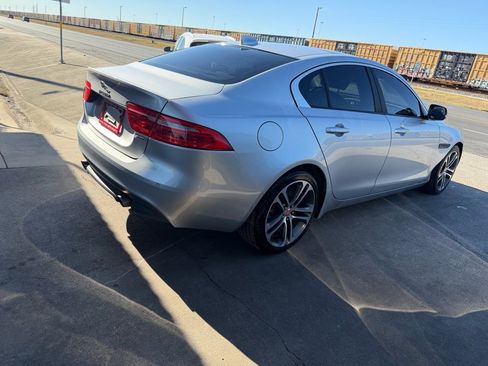 Used 2017 Jaguar XE Premium image 13