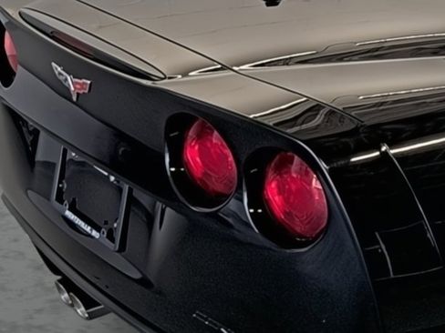 Used 2005 Chevrolet Corvette Convertible w/ Preferred Equipment Group RWD image 15